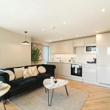 Modern By The Arena Apartment *