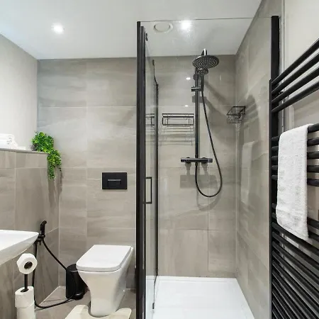 Modern By The Arena *