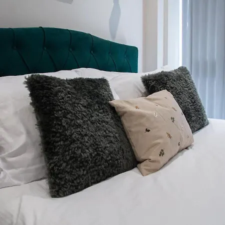 Modern By The Arena *