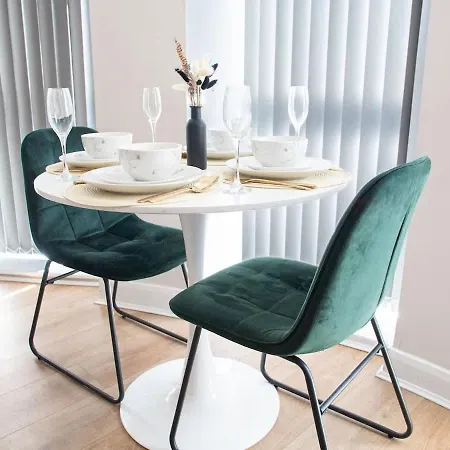 Modern By The Arena *