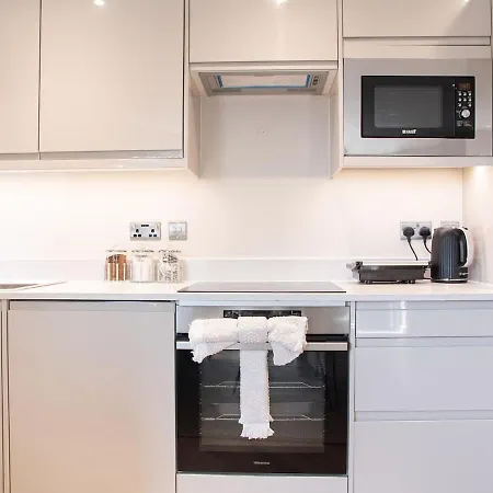 Modern By The Arena * Leeds (West Yorkshire)