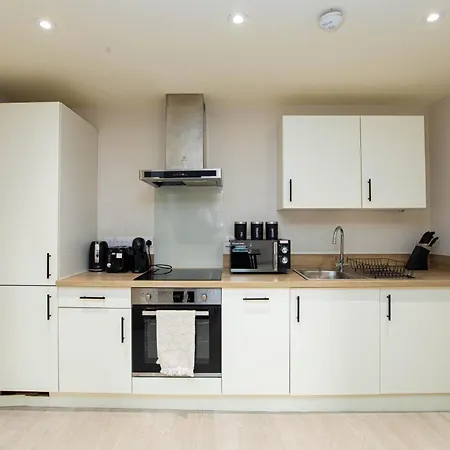 Modern By The Arena *